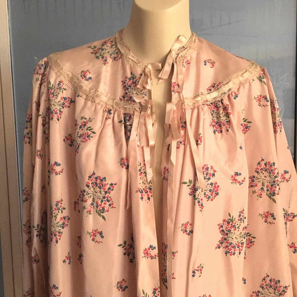 Vintage 40s Satin Taffeta Bed Jacket Floral Robe - image 2